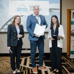 Wręczenie dyplimu dla partnera konferecji - firmy Fischer