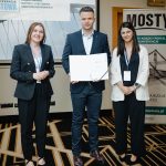 Wręczenie dyplimu dla partnera konferecji - firmy JD Engineering